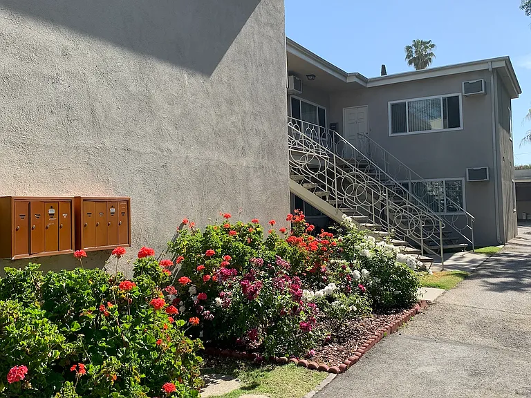 454 S Oak Knoll Ave #6 — Photo 7