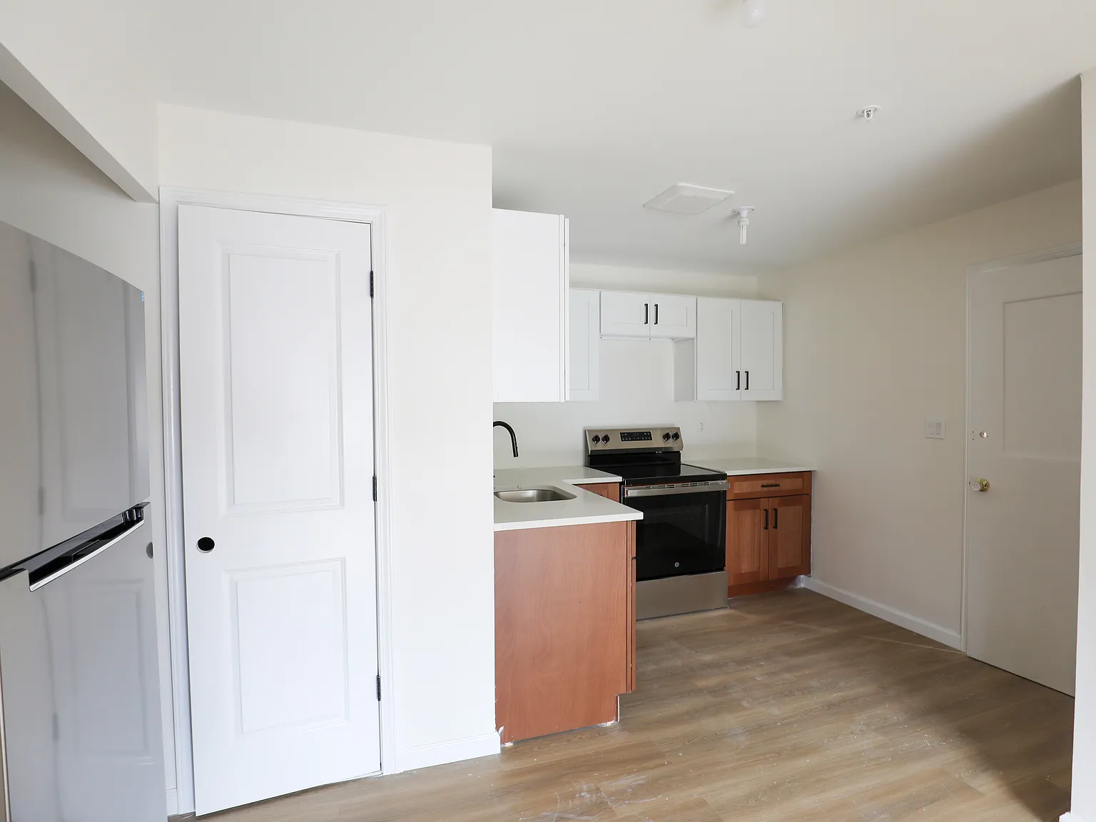 1 bed, 700 sqft, $1,700 — Photo 4