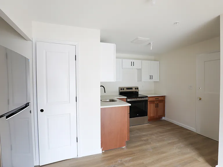 190 Broadway #2B — Photo 6