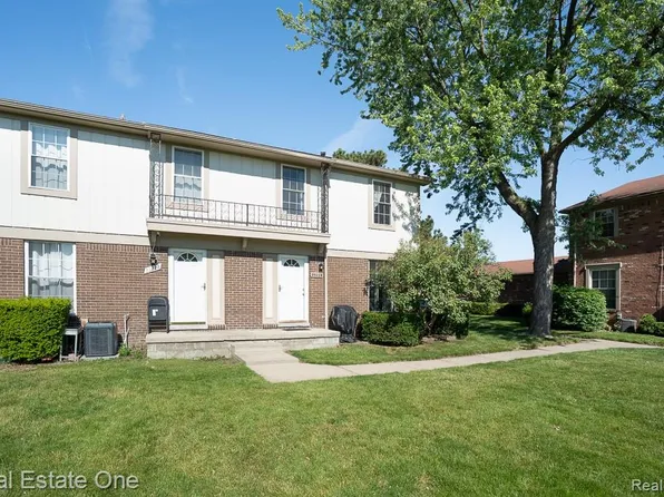 35226 Tall Oaks Dr, Sterling Heights, MI 48312