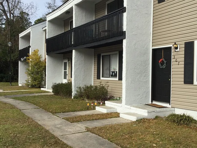 401 Golf Rd #204 — Photo 10