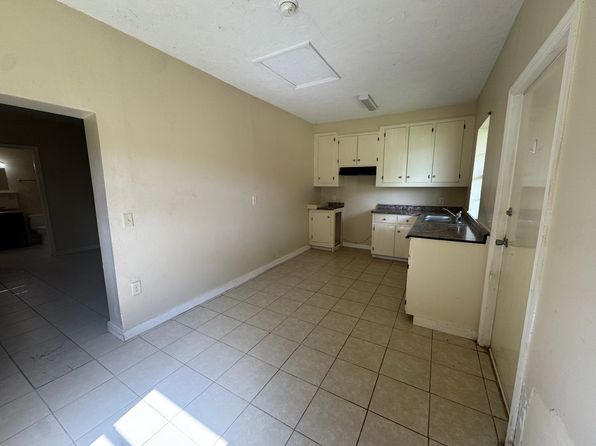 110 Iris Dr APT A