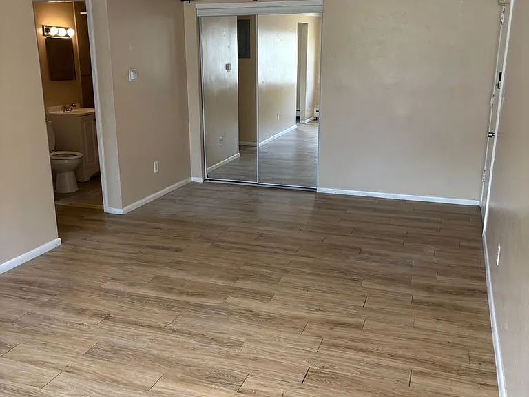 1015 York Ave — Photo 29