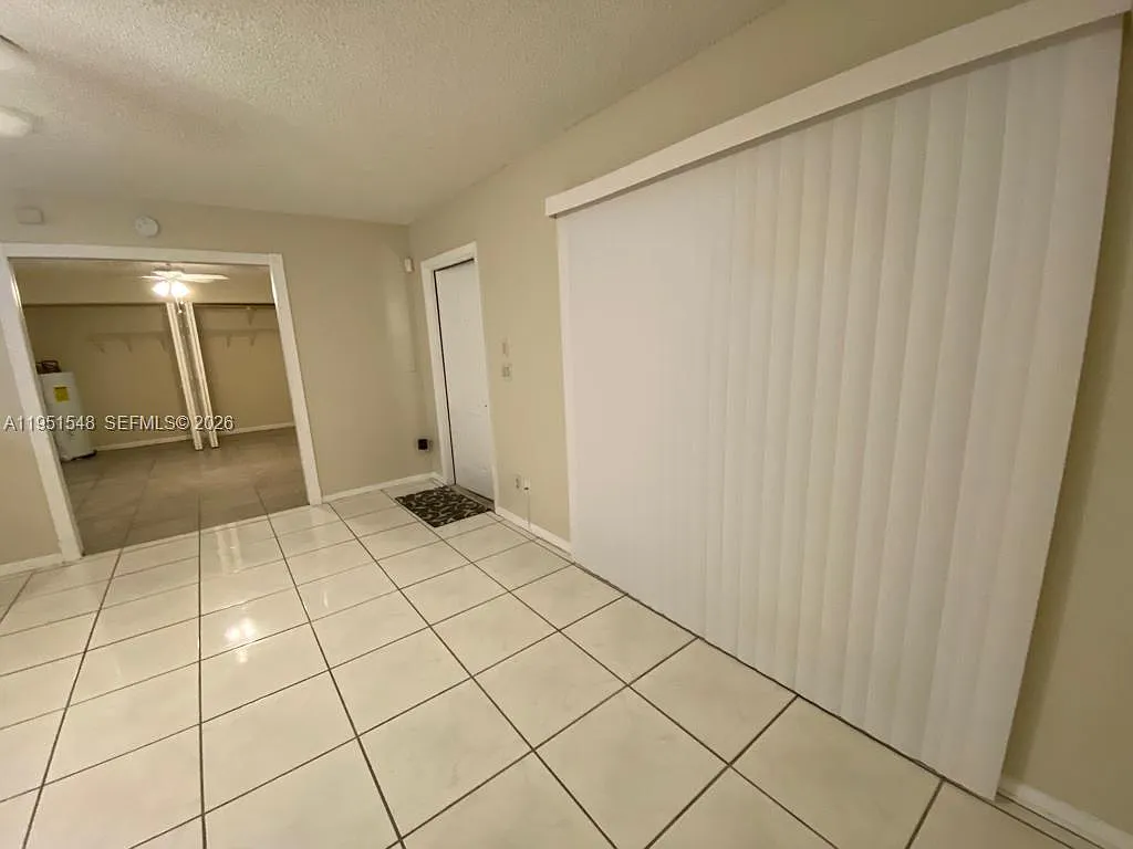 629 Executive Center Dr — Photo 2