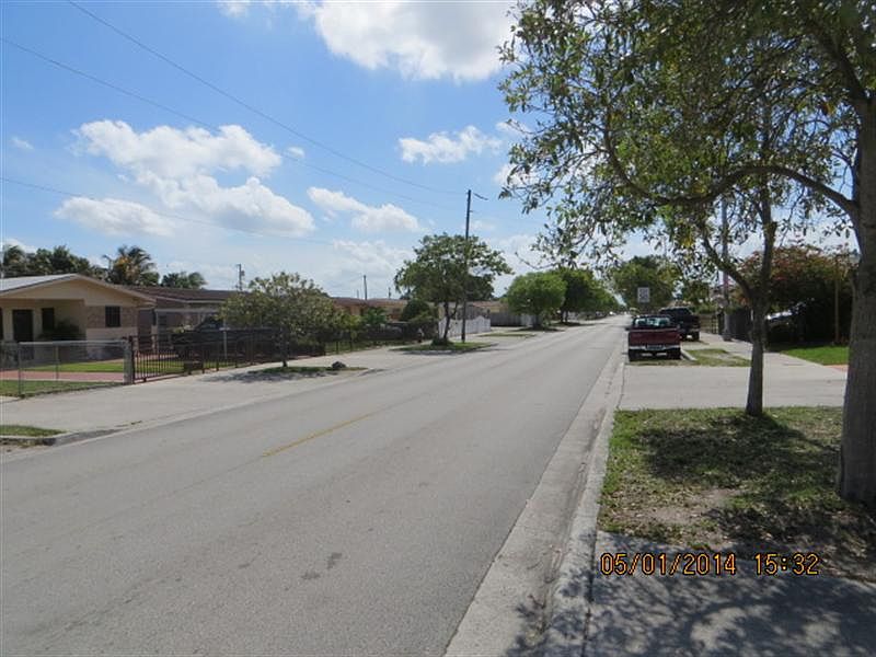 1st image of 833 W 33rd St