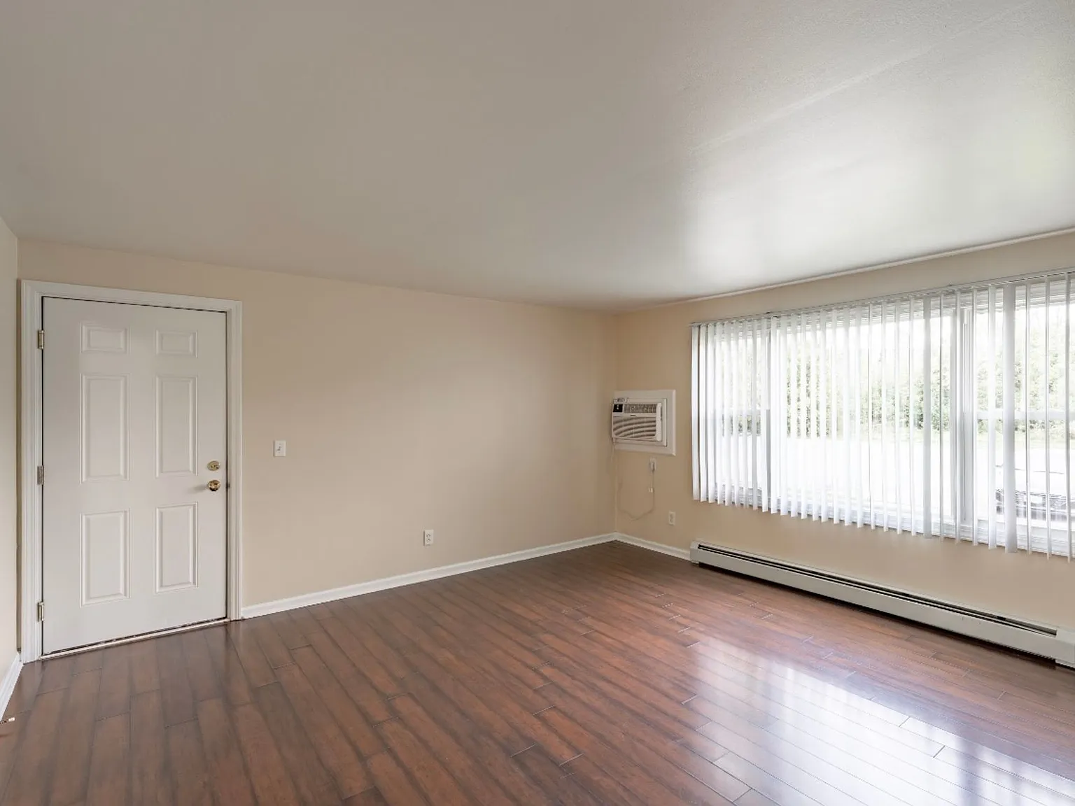 Lake Heights Apartments — Photo 4