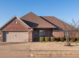 1231 Medway Ln, Centerton, AR 72719