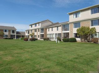 1660 River Rd APT 5, Marysville, MI 48040