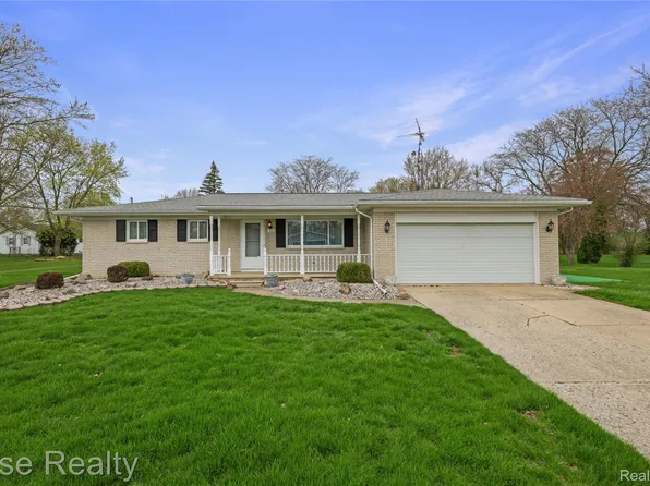 7080 Aldredge Dr, Swartz Creek, MI 48473