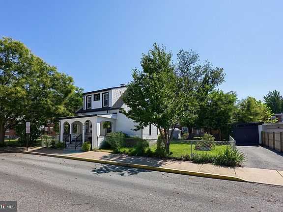 2nd image of 816 W Vine St