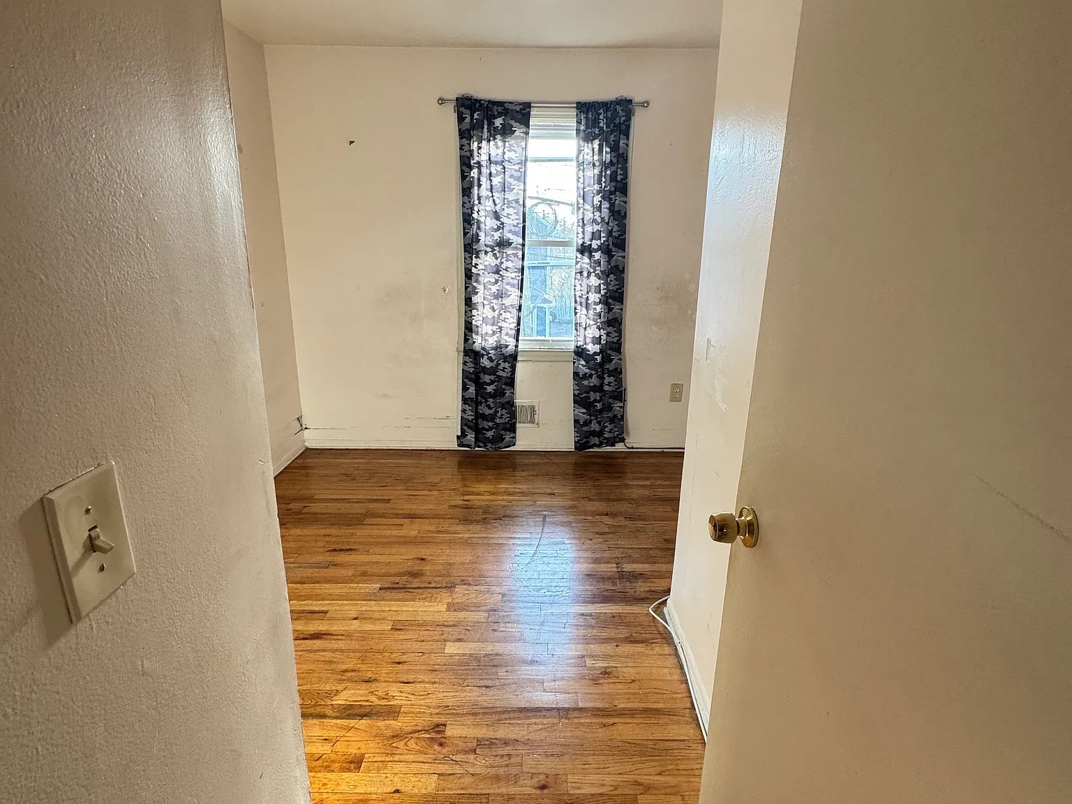3 bed, 1.5 bath, $2,500 — Photo 4