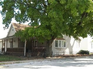 9516 E Main St, Oakland City, IN 47660