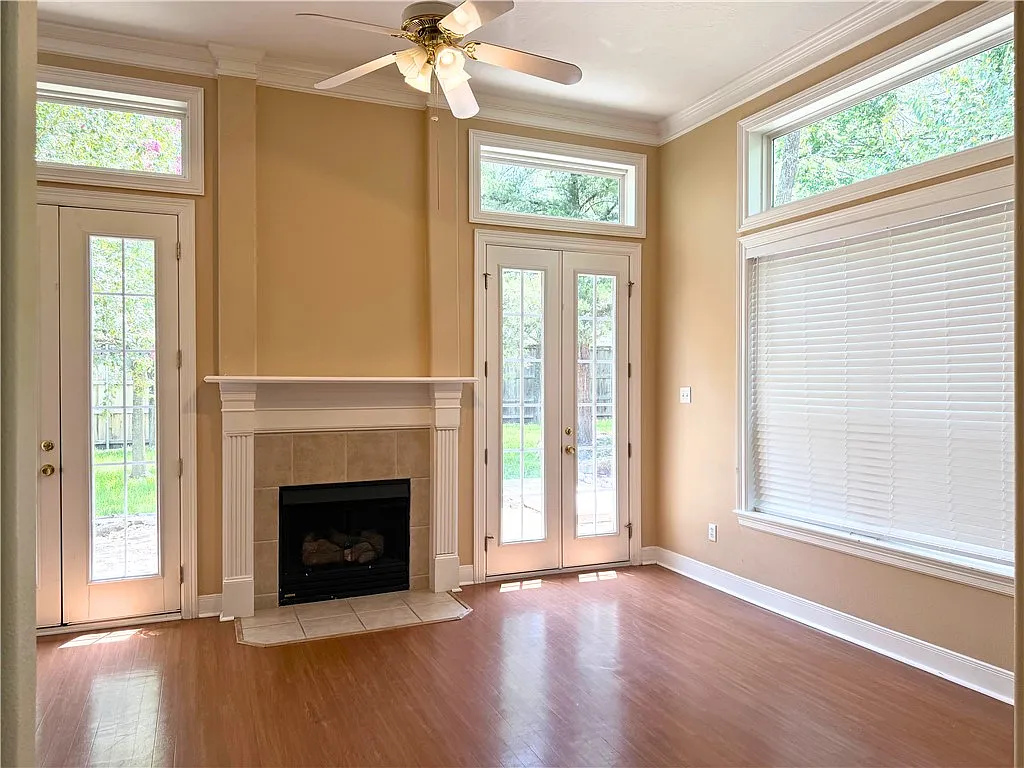3 bed, 2.5 bath, 1841 sqft, $1,975 — Photo 4