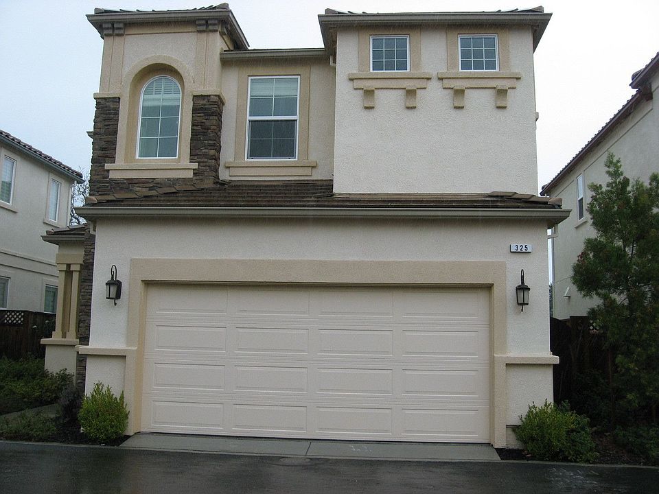 1st image of 325 Bonarda Ct
