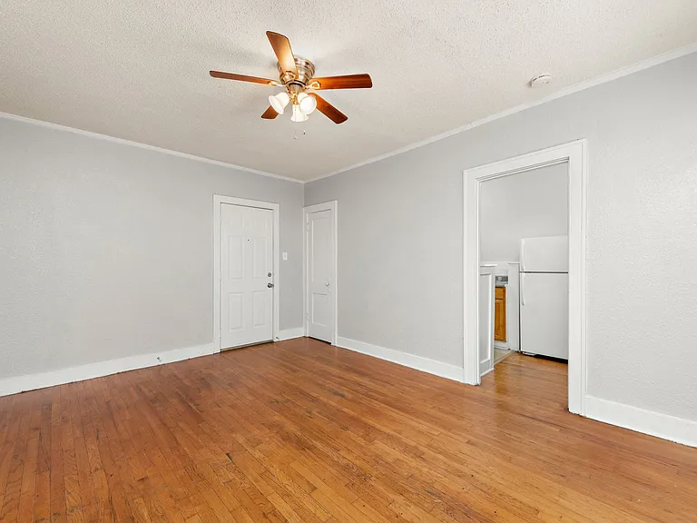 901 E Linwood Blvd — Photo 36