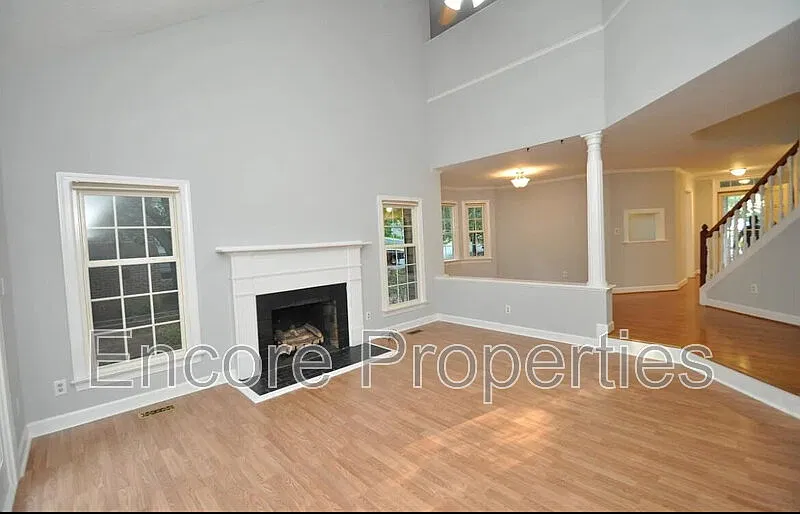 3 bed, 3.0 bath, 1980 sqft, $2,600 — Photo 4