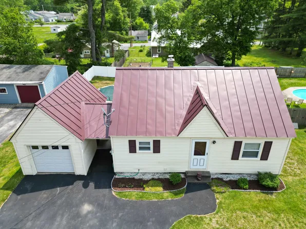 135 Hanover Street, Hartford, VT 05001-8089