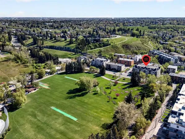 630 E 10th St NW #208, Calgary, AB T2N 1W3