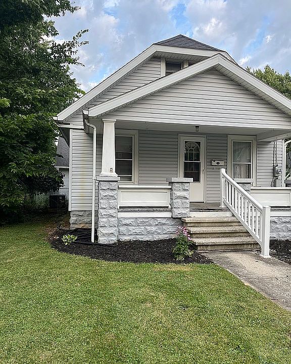 1st image of 835 Morse St