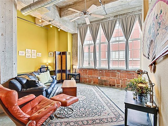 3rd image of 321 W 7th St APT 304