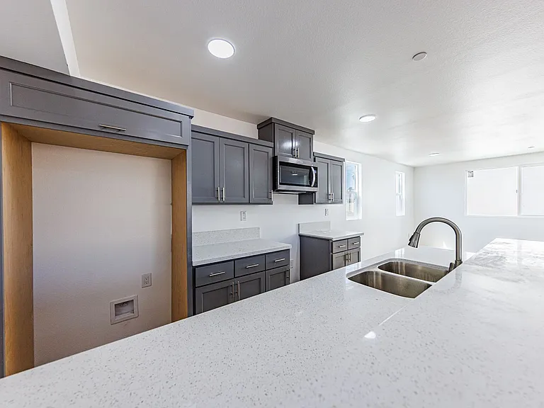 Huge 2, 3 & 4 Bed 2026 Townhomes — Photo 22