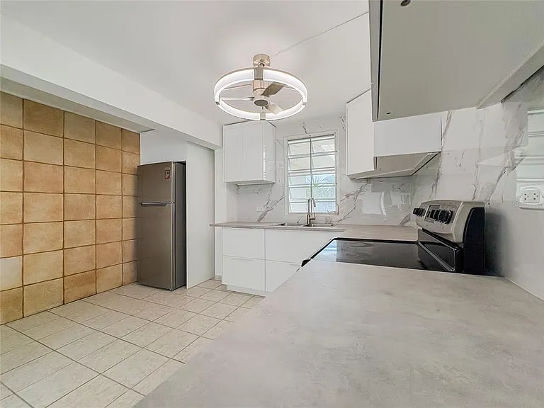 4 Laurel — Photo 11