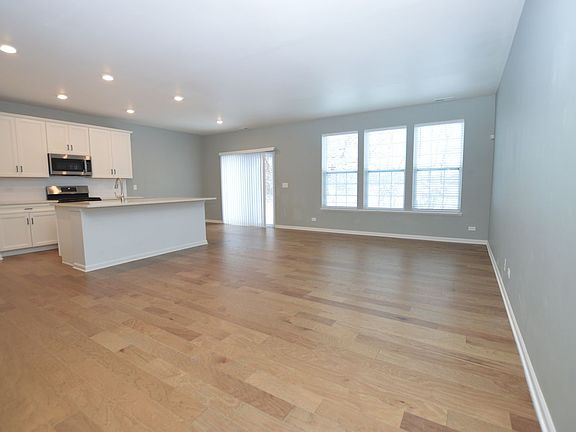 3rd image of 1029 Draper Rd