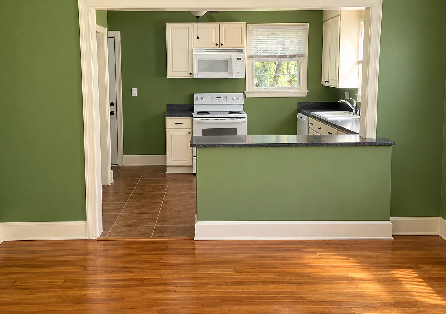 Charming Rosewood home available early July 2027 for the upcoming 2027-2028 school year! — Photo 3