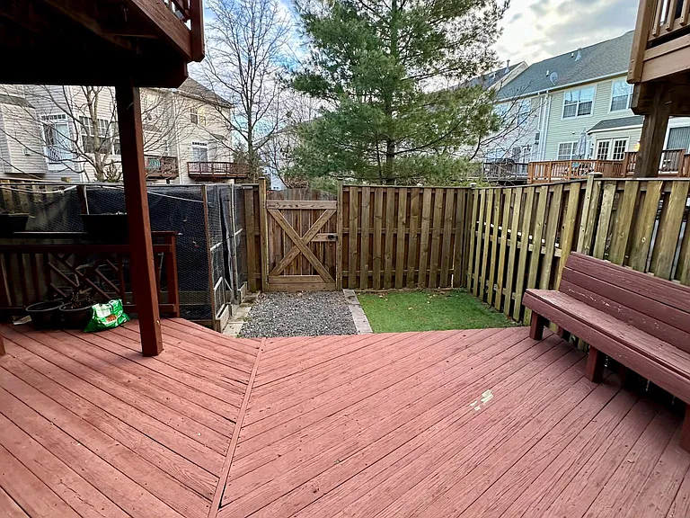 20200 Brookview Sq — Photo 19