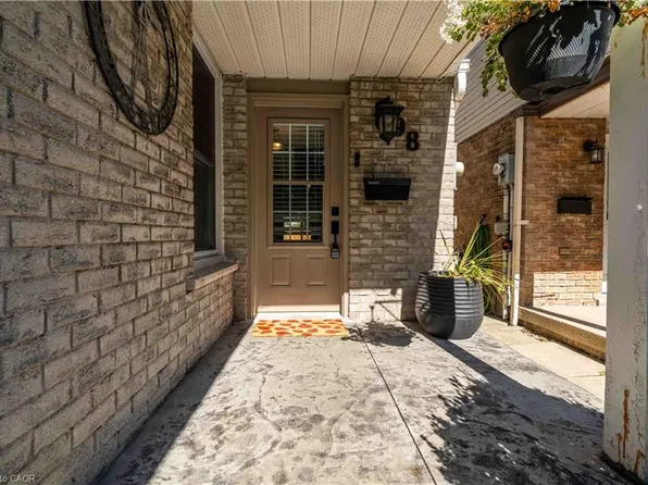 98 Memorial Ave, Hamilton, ON L8G 4C7