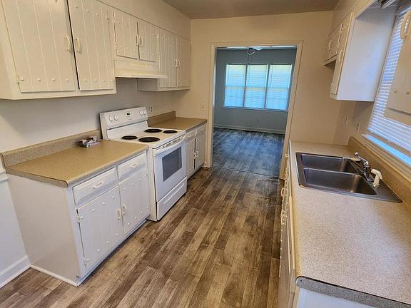 4th image of 217 Singletree Dr