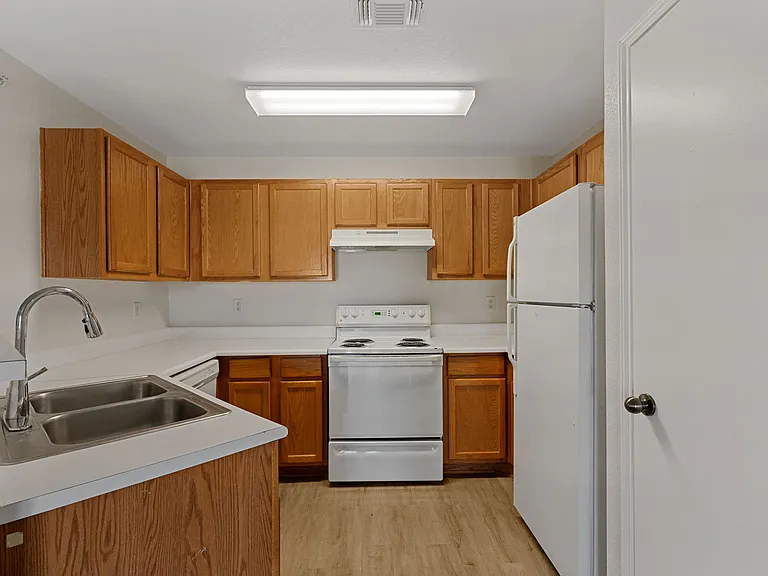 1221 Wren Ct #4-303 — Photo 4
