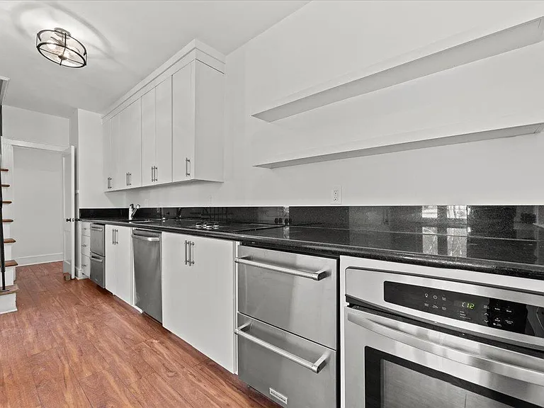 570 Elizabeth Ln W — Photo 11