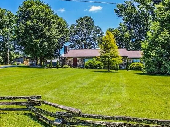 210 Old Grandview Hwy, Grandview, TN 37337