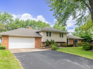 402 San Carlos Rd, Minooka, IL 60447