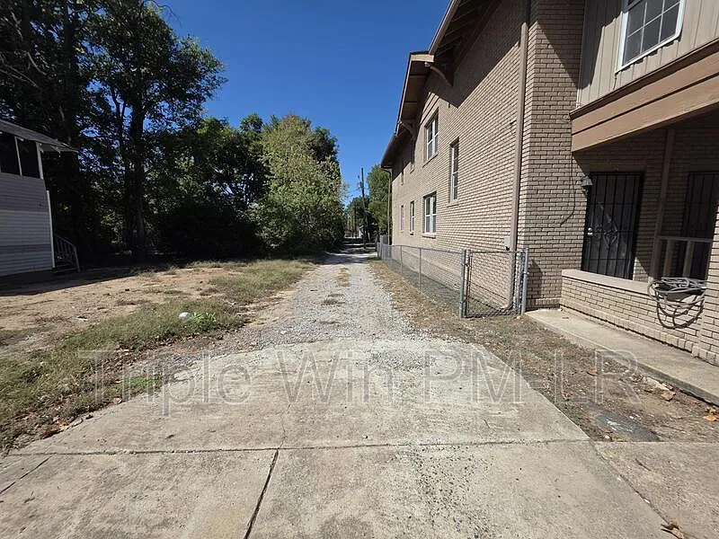 1212 Dennison St — Photo 3