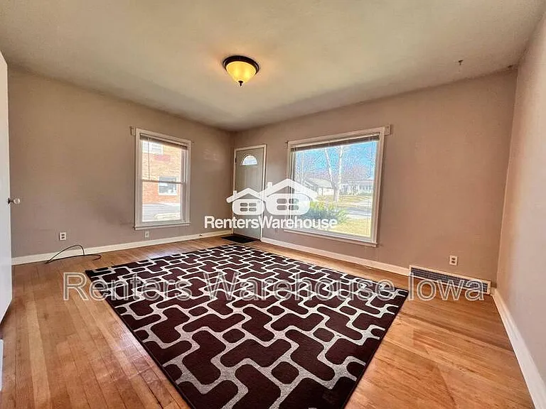 1144 Polk Blvd — Photo 2
