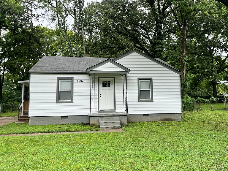 3203 Sunrise St — Photo 2