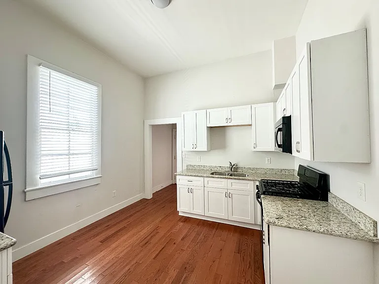 2711 3rd St — Photo 9