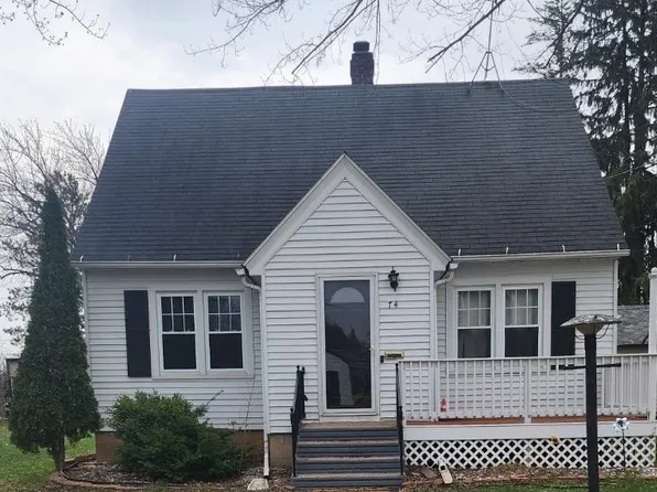 74 McKinley Ave, Clintonville, WI 54929