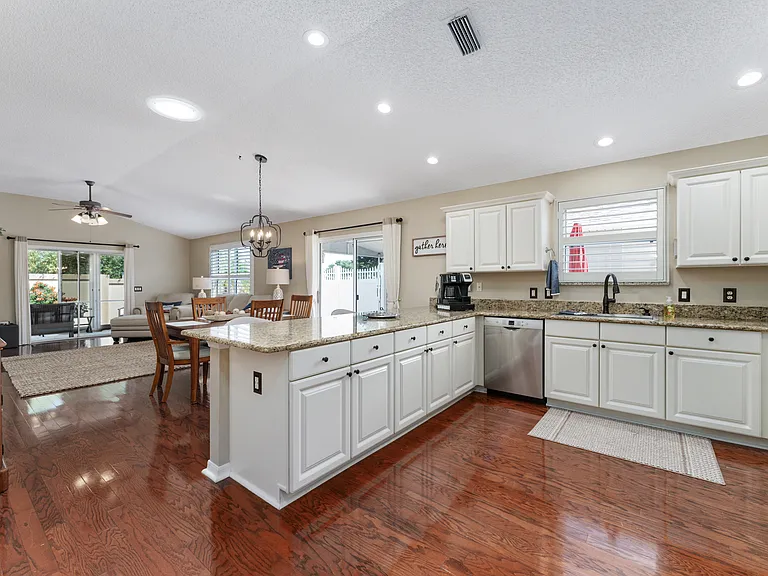 2374 Ridgeway Ct — Photo 2