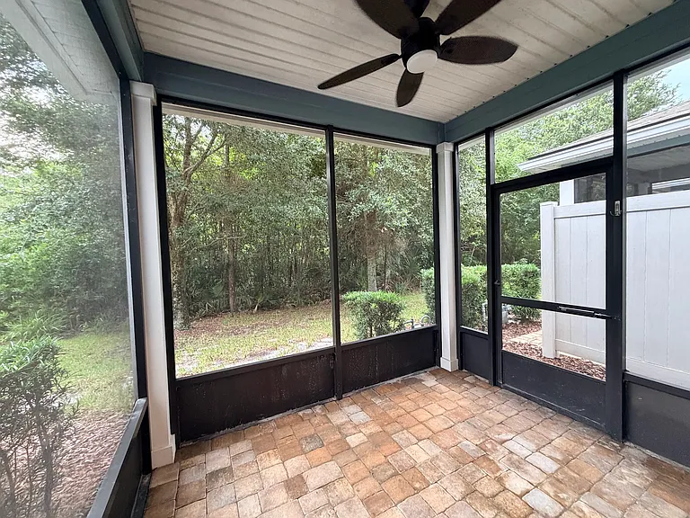 24 Pindo Palm Dr — Photo 3