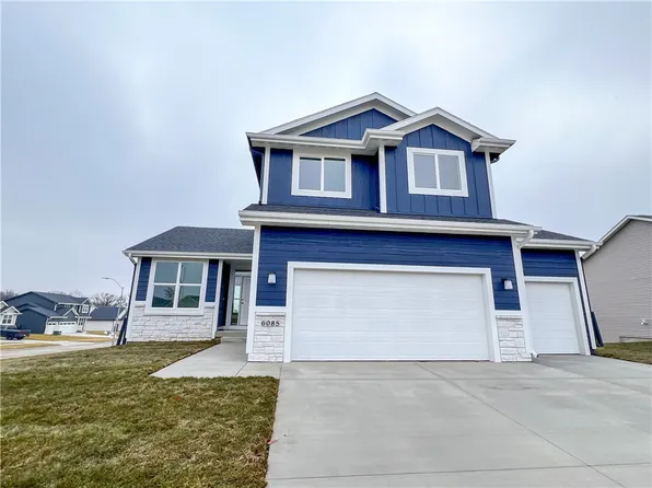 6085 Martin Dr, Pleasant Hill, IA 50327