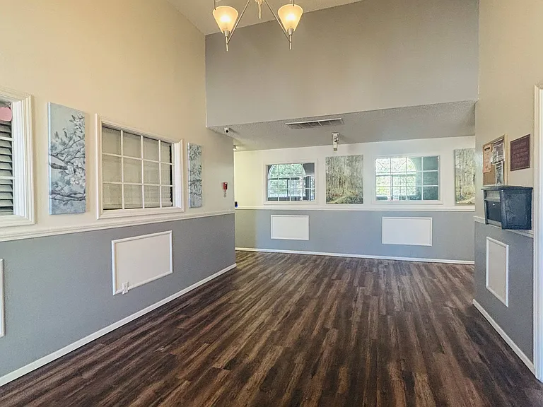 Georgetown Manor Apartments — Photo 3
