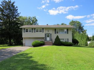 4 Salvatore Ct, Fairfield, NJ 07004