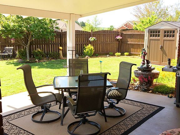 Spacious Covered Patio