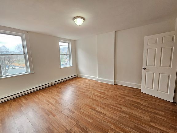 5th image of 2-101 S Essex Ave