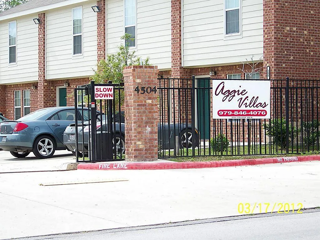 2 bed, 2.0 bath, 4480 sqft, $1,500 — Photo 2