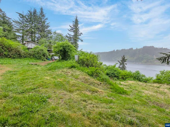 5916 S Bay Rd, Toledo, OR 97391