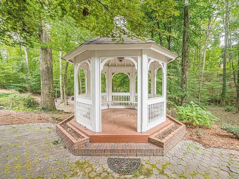 461 Braidwood Walk NW — Photo 40